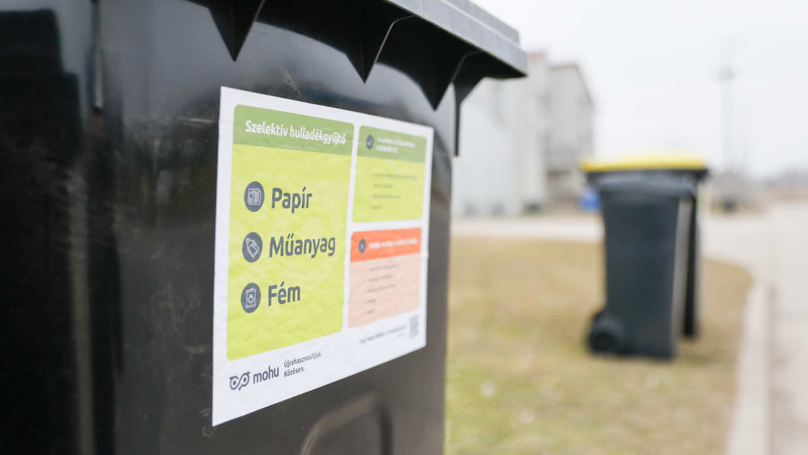 Sárga fedeles kukák